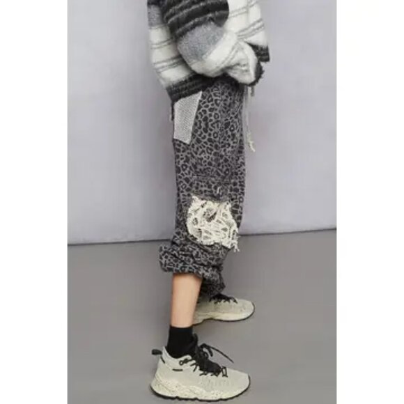 POL Dark Quiet Crochet Pocket Charcoal Leopard Pants Size Medium - Picture 6 of 6